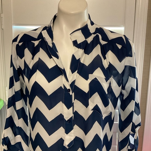 A'gaci Navy and White Chevron Top - Picture 2 of 6